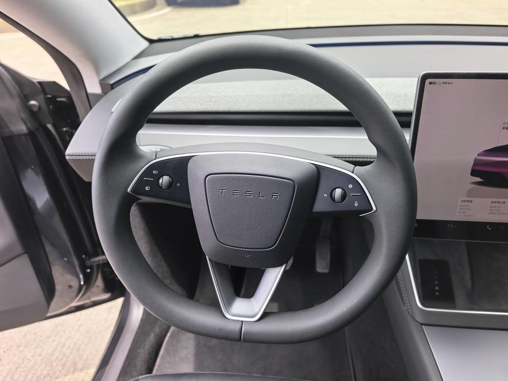 Tesla Model Y 2025 #18 Tesla Model Y 2025 car image #18