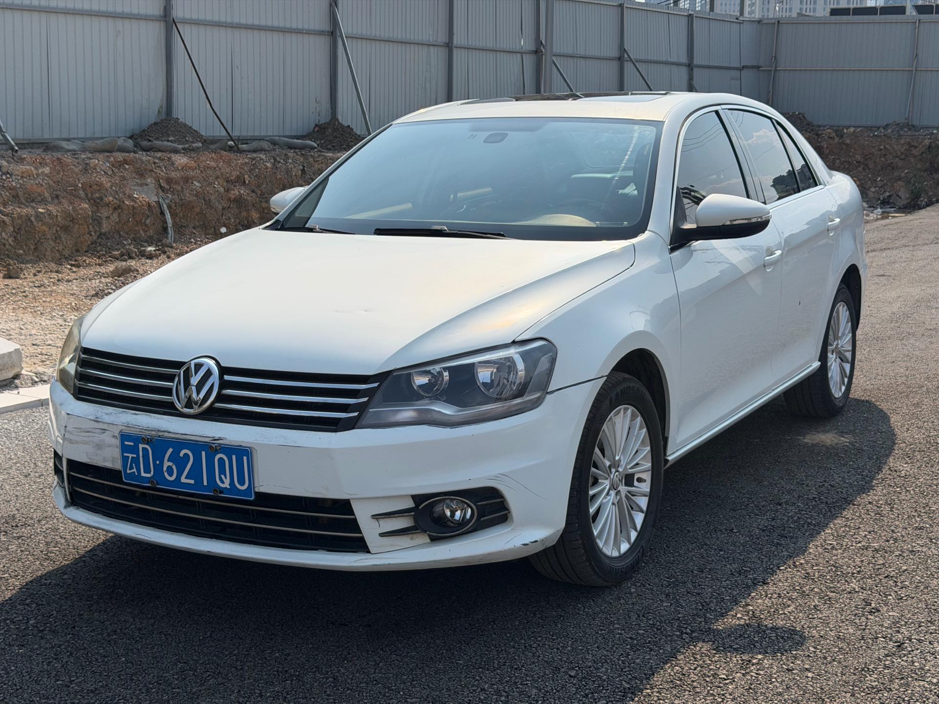 Volkswagen Bora 2013 car image 