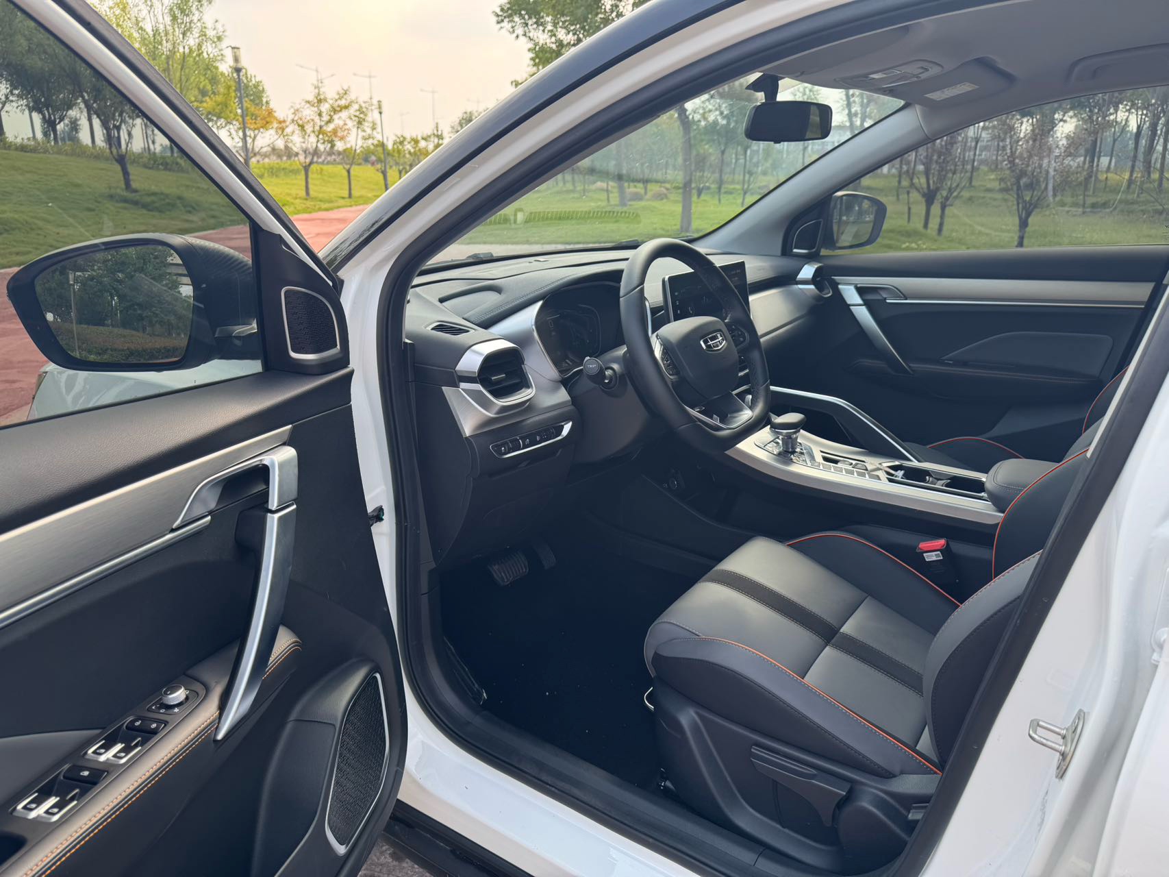 GEELY Coolray 2024 изображение автомобиля #7