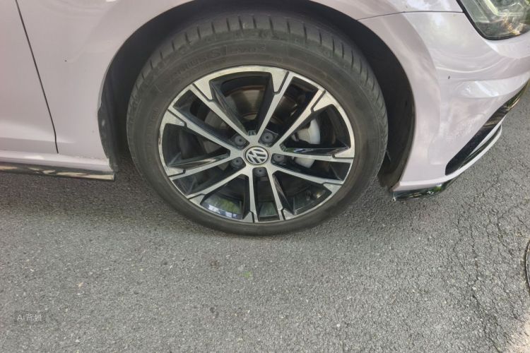 Volkswagen Golf 2018 car image #9
