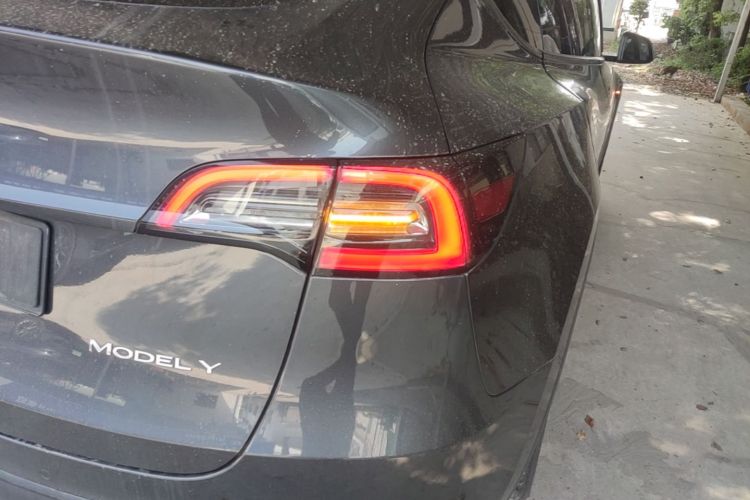 Tesla Model Y 2021 #8 Tesla Model Y 2021 car image #8