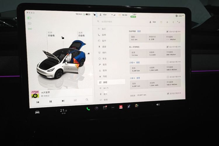 Tesla Model Y 2023 car image #12