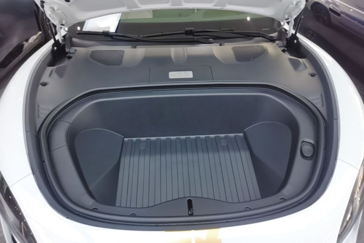 MI SU7 2025 immagine di auto #20