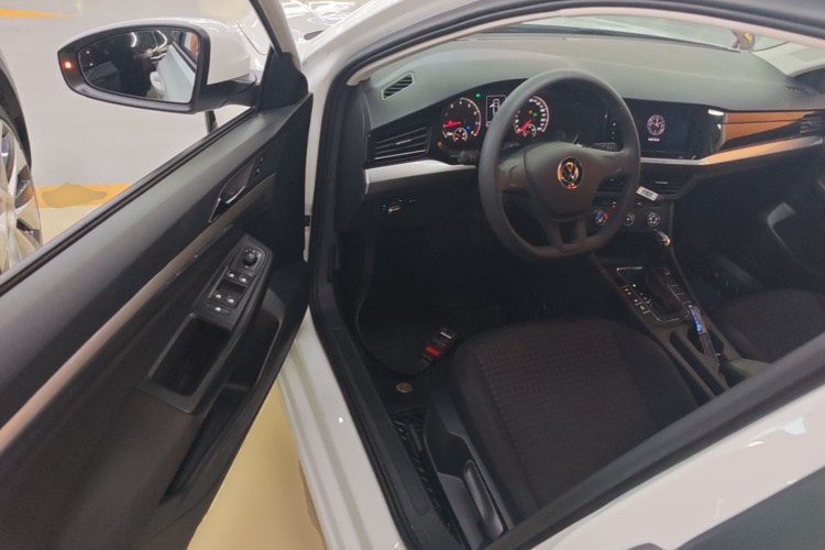 Volkswagen Bora 2022 car image #16