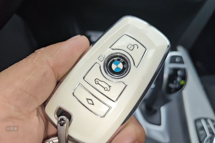 BMW 3 Series 2019 car image #10