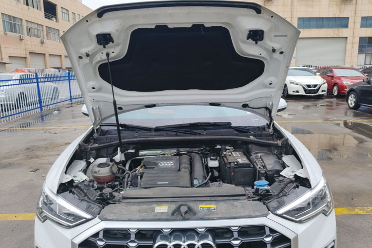 Audi Q3 2021 car image #20