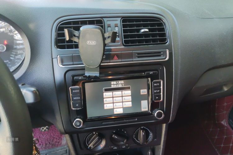 Volkswagen Polo 2015 car image #15