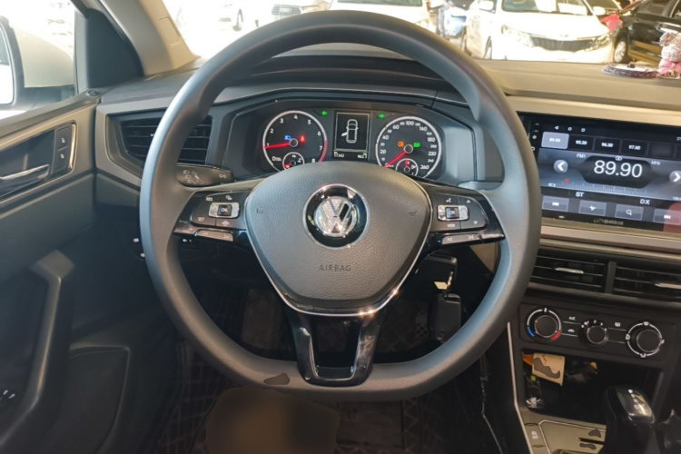 Volkswagen Polo 2020 car image #11