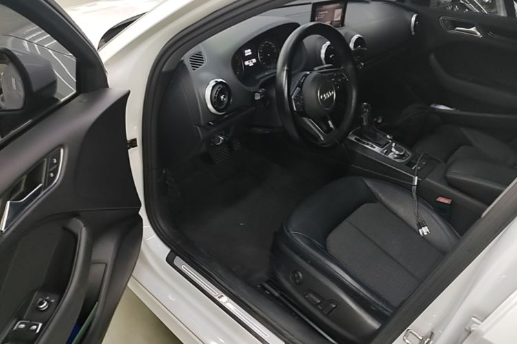 Audi A3 2019 car image #16