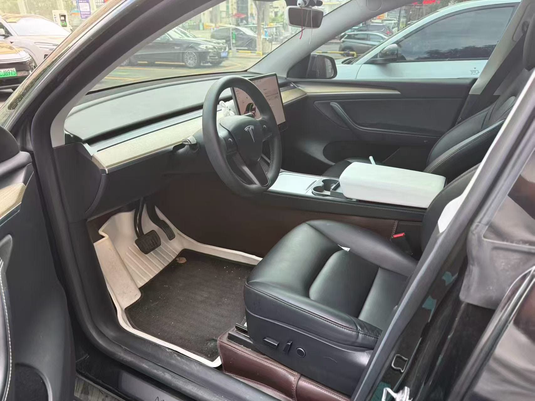 Tesla Model Y 2022 #2 Tesla Model Y 2022 car image #2