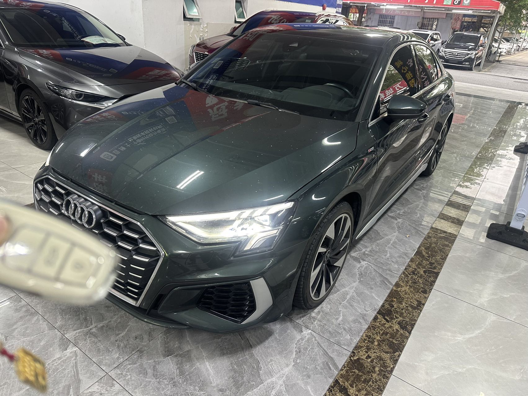 2023 immagine di auto 
