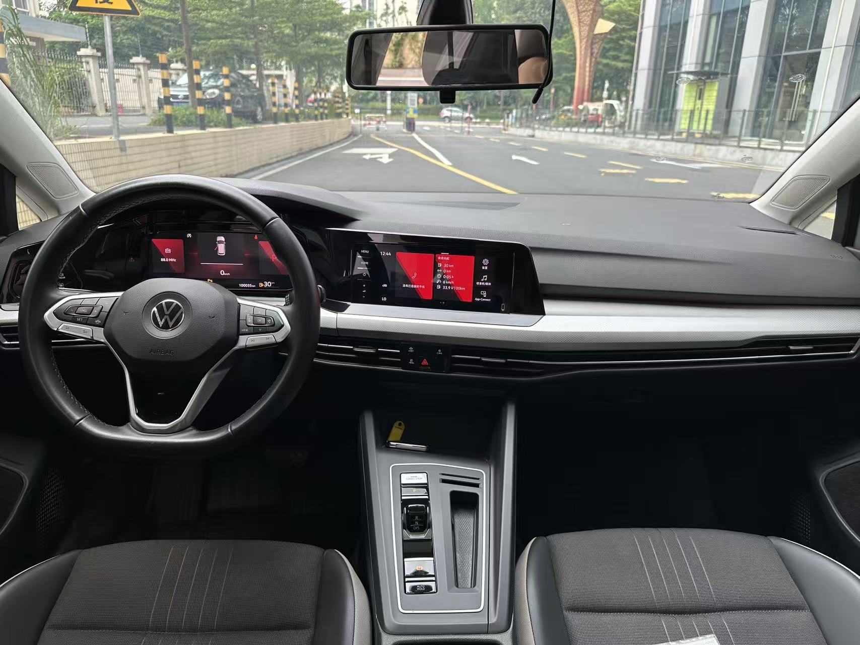 Volkswagen Golf 2021 car image #5