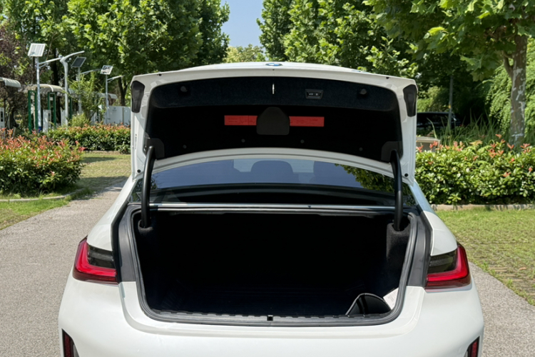 BMW 3 Series 2024 #22 BMW 3 Series 2024 car image #22