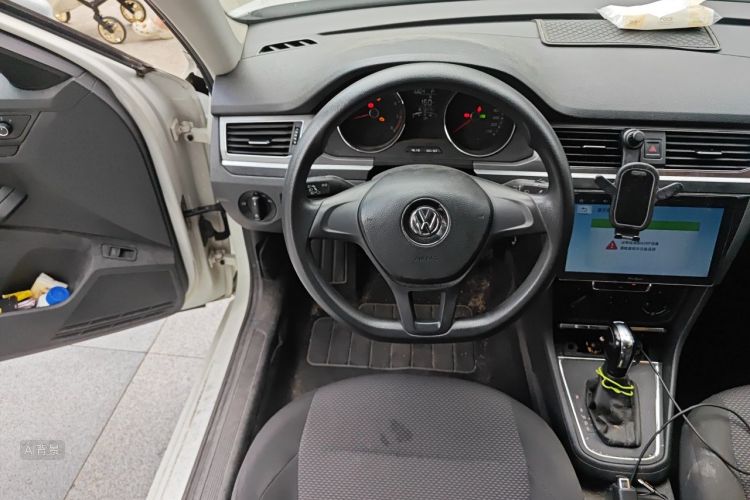 Volkswagen Bora 2017 car image #12