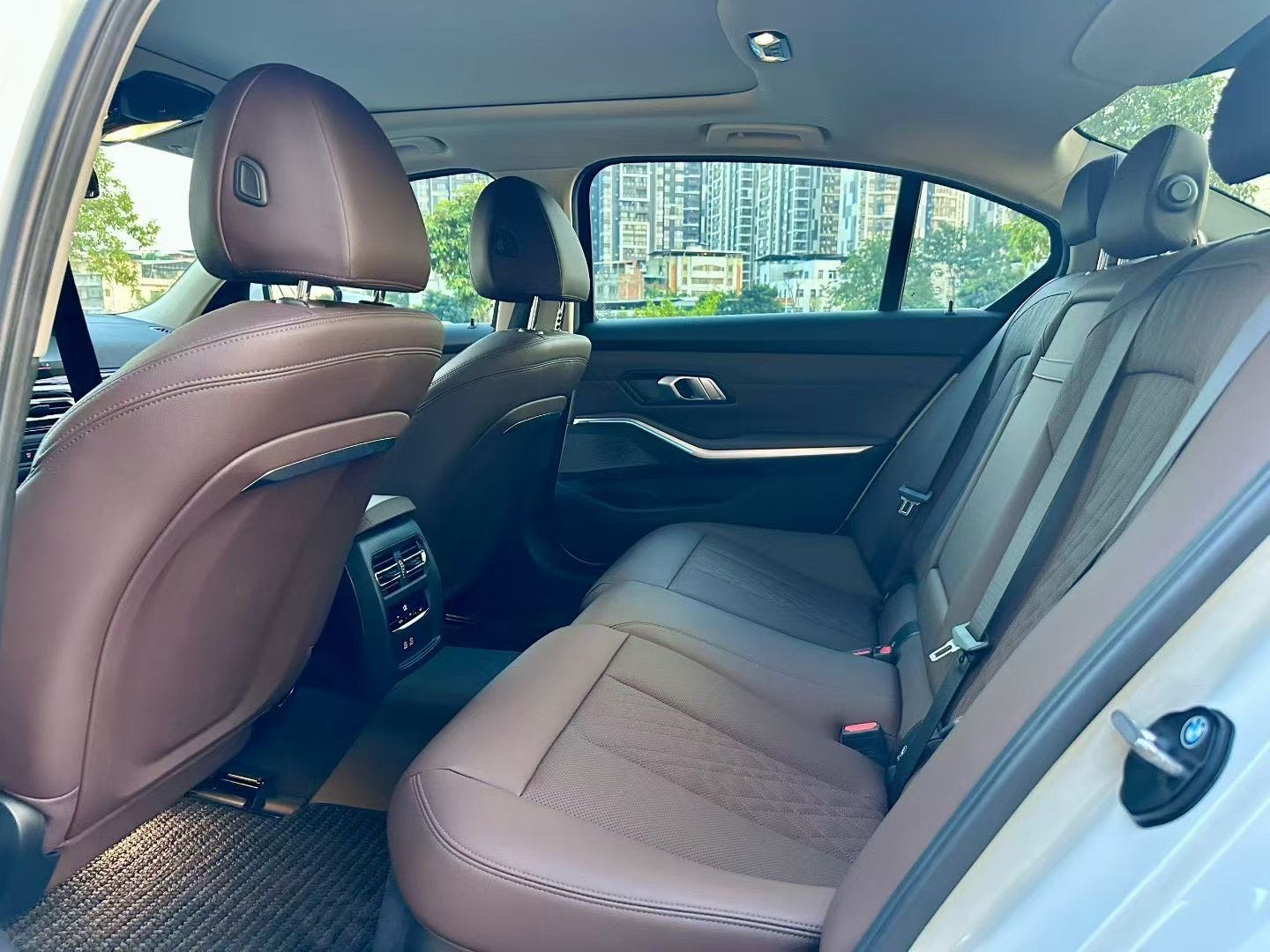 BMW i3 2024 car image #6