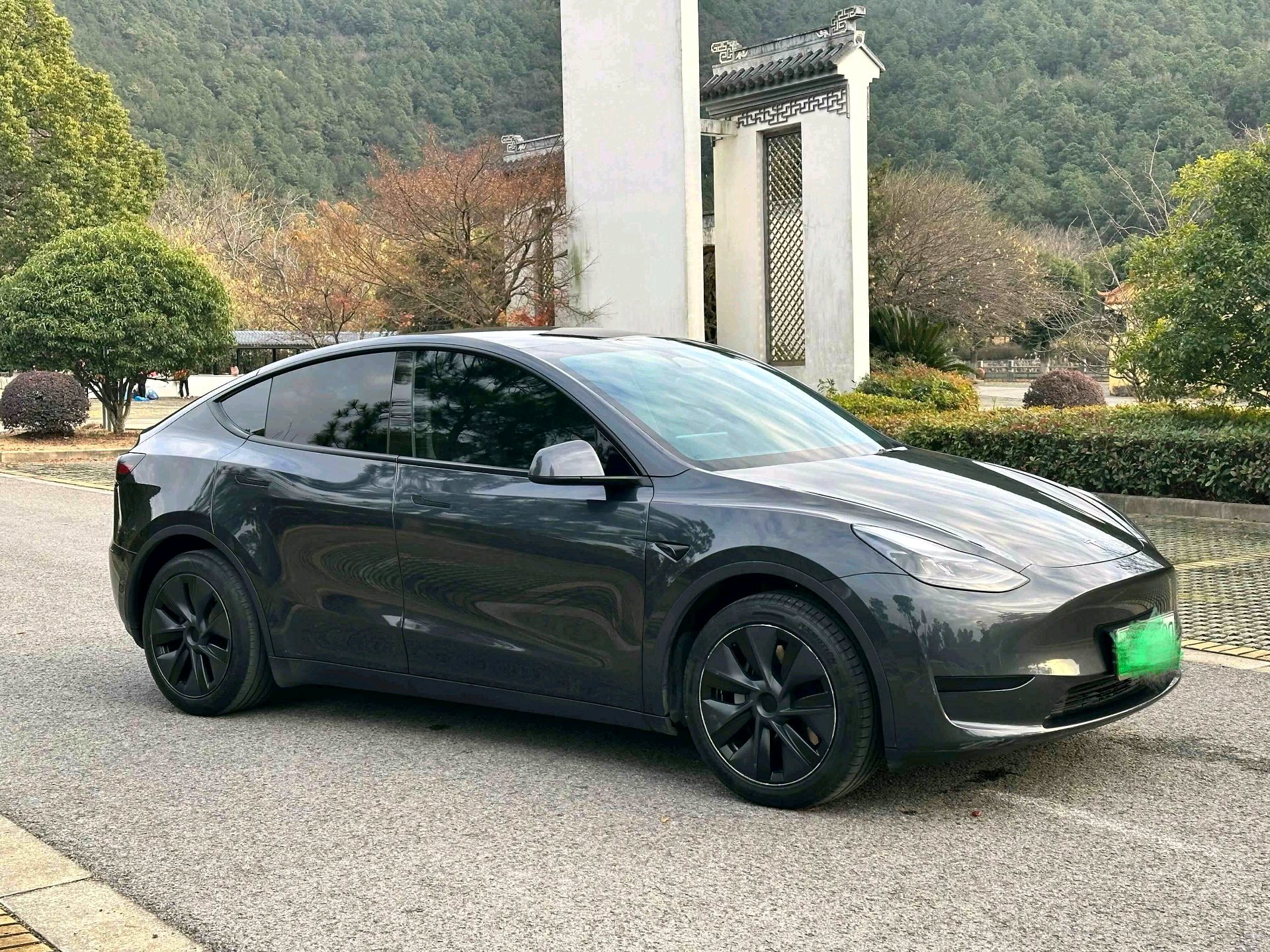 Tesla Model Y 2024 #3 Tesla Model Y 2024 car image #3
