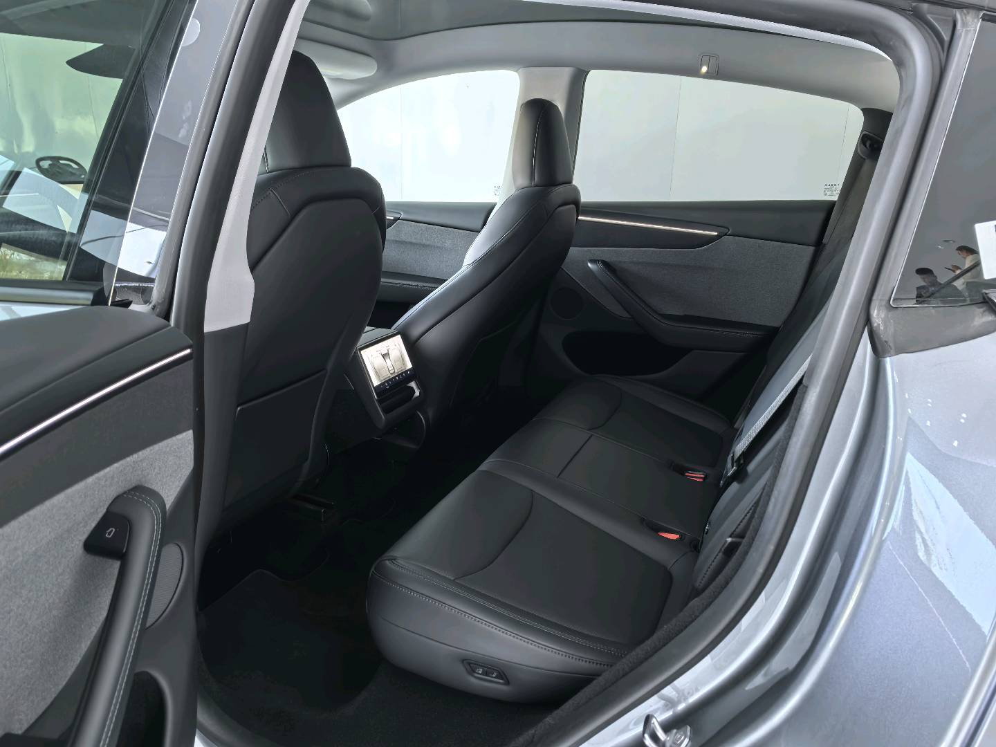 Tesla Model Y 2025 car image #6
