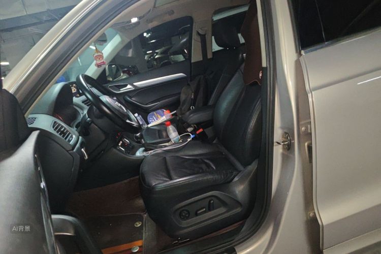 Audi Q3 2016 car image #17