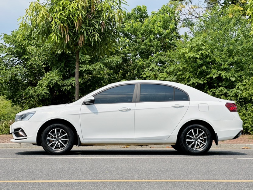 2019 car image #2
