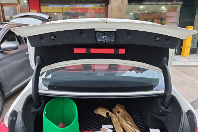 BMW 3 Series 2019 car image #21