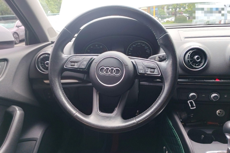 Audi A3 2018 car image #12