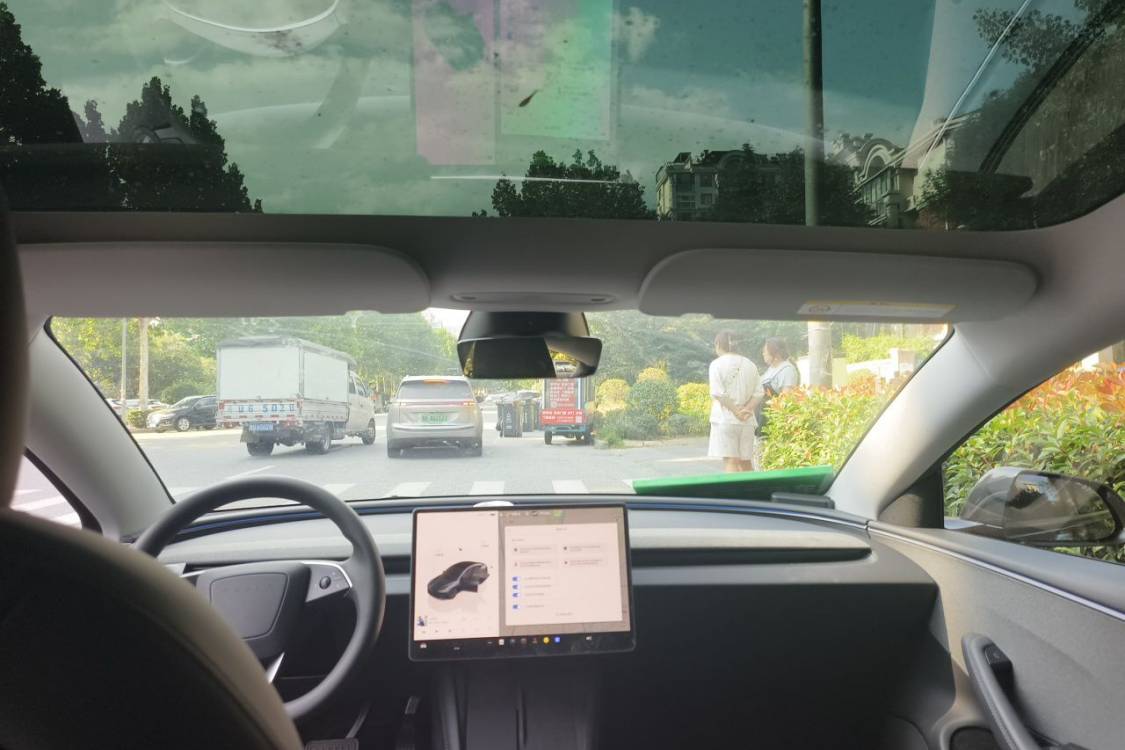 Tesla Model 3 2025 car image #22