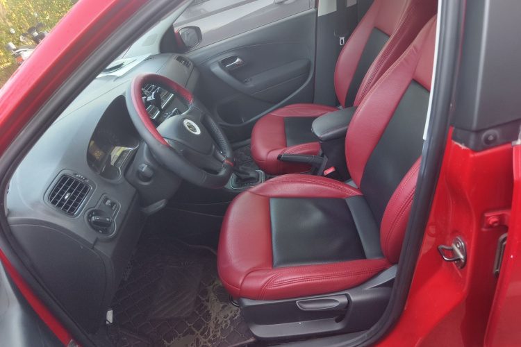 Volkswagen Polo 2018 car image #19