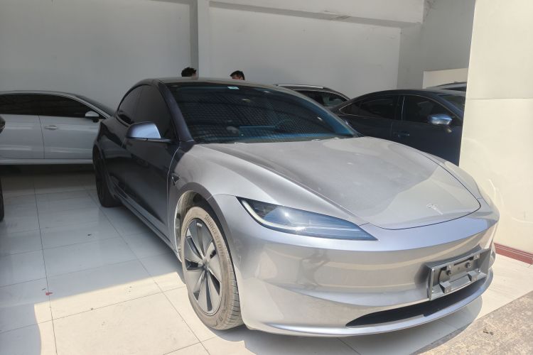 Tesla Model 3 2025 car image #6