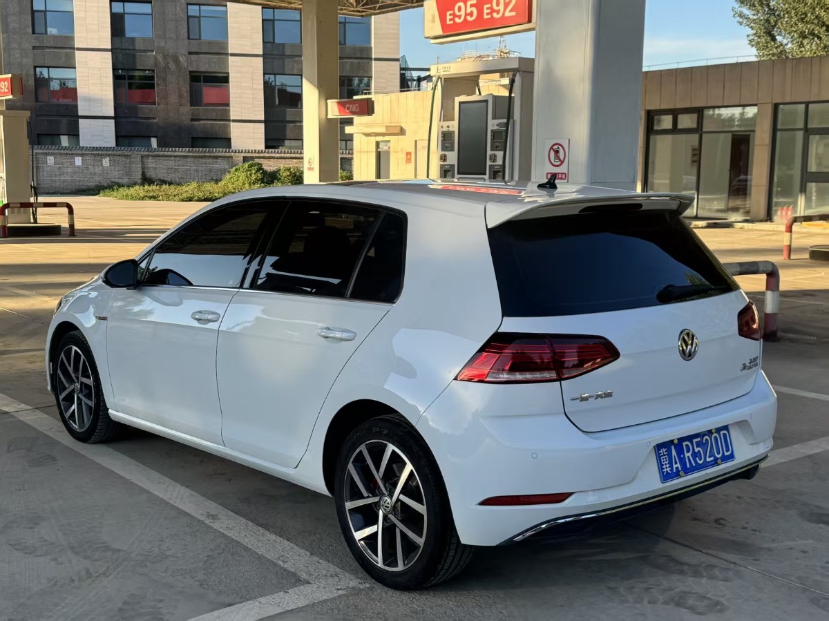Volkswagen Golf 2020 car image #6