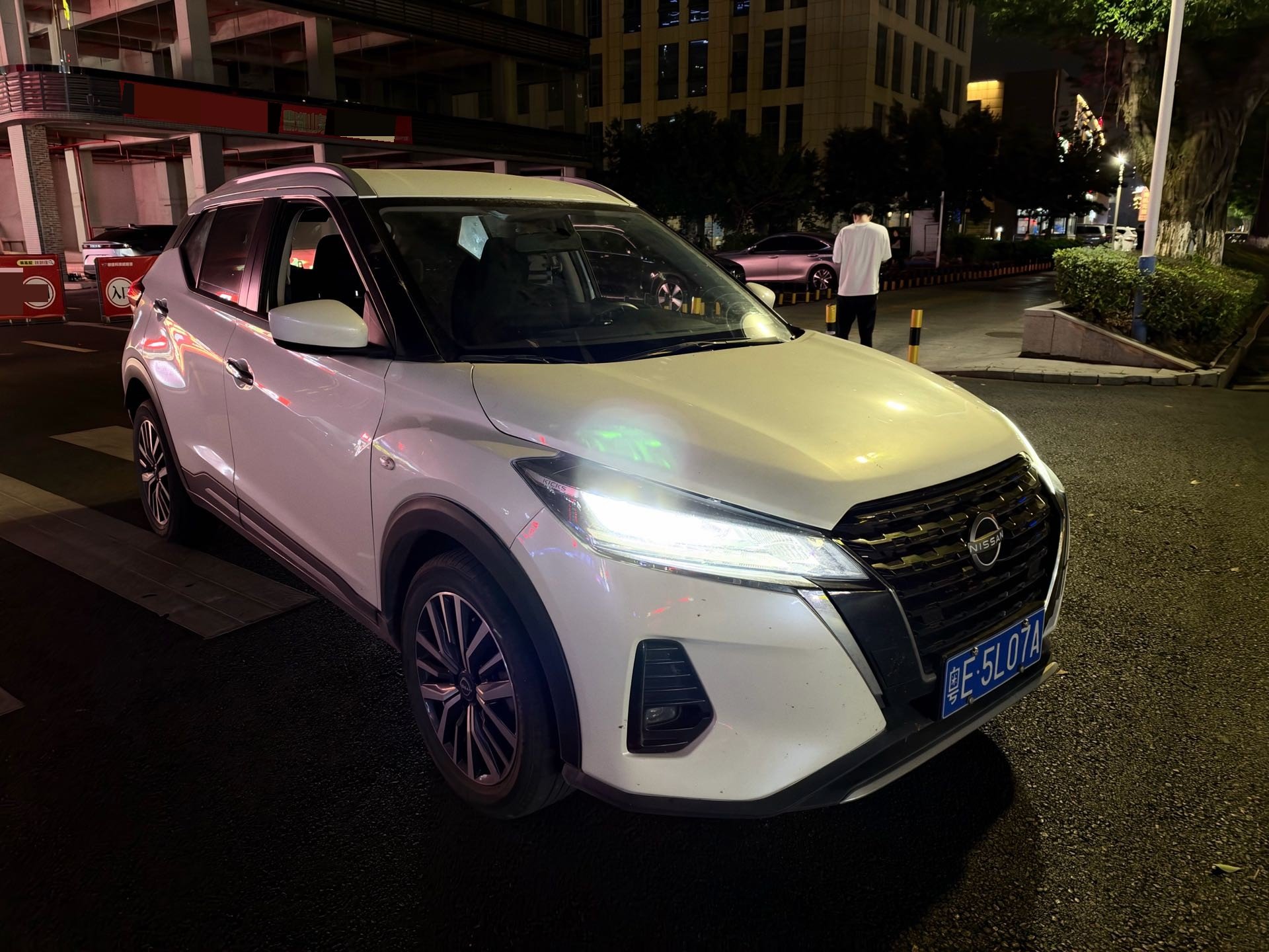 Nissan Kicks 2024 car image #2