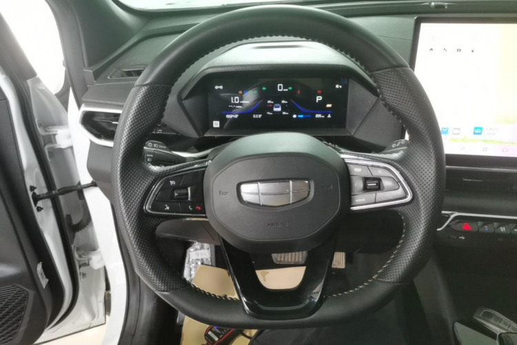 GEELY Coolray 2026 #11 GEELY Coolray 2026 car image #11