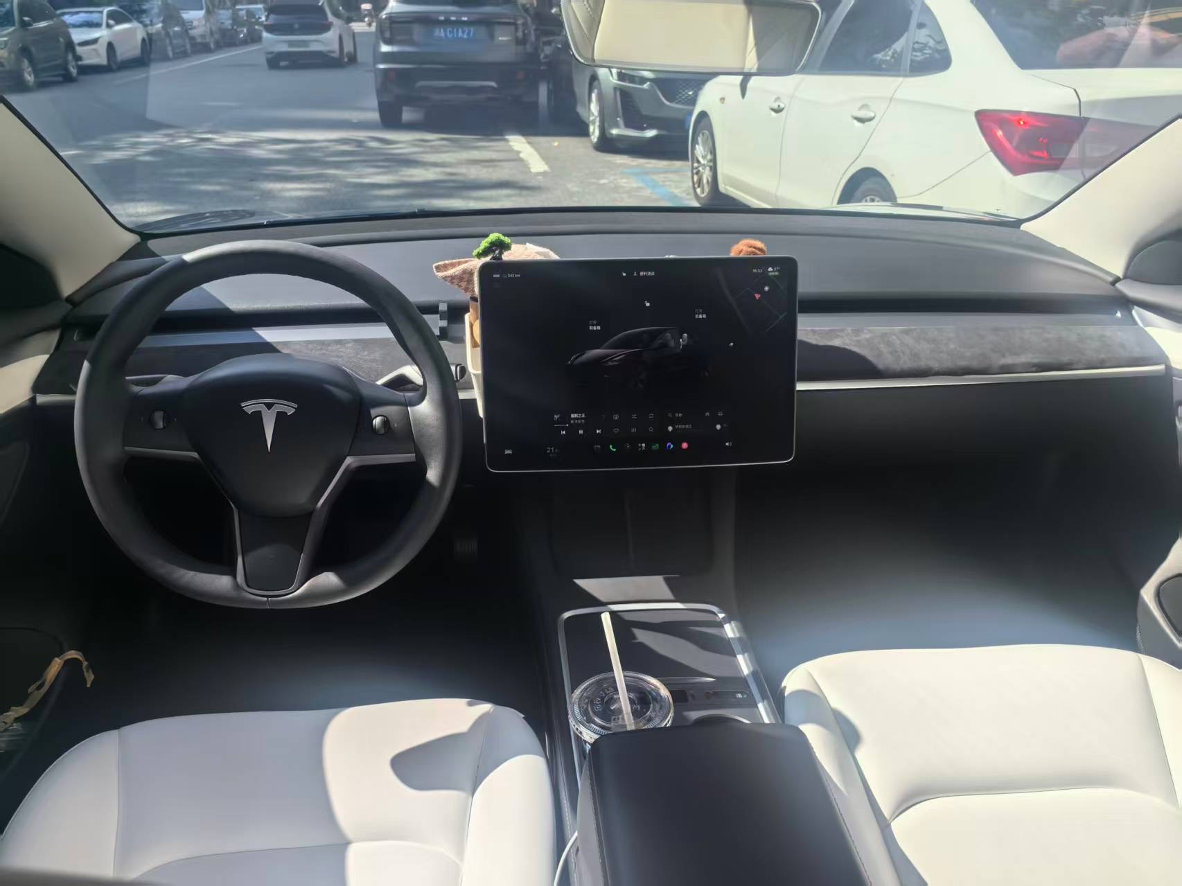 Tesla Model 3 2023 car image #4