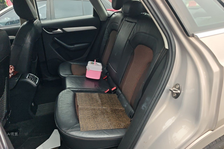 Audi Q3 2017 car image #19