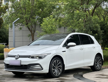Volkswagen Golf 2025 car image 