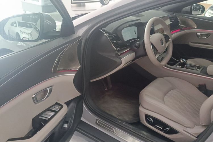 BYD Han 2025 car image #12