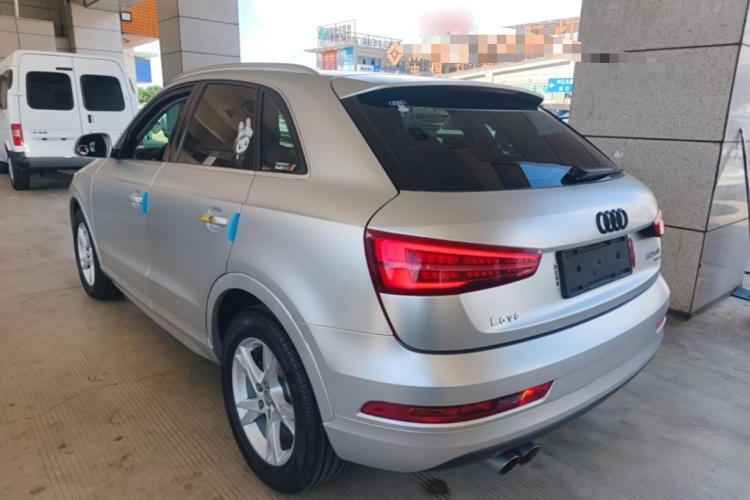 Audi Q3 2018 car image #7