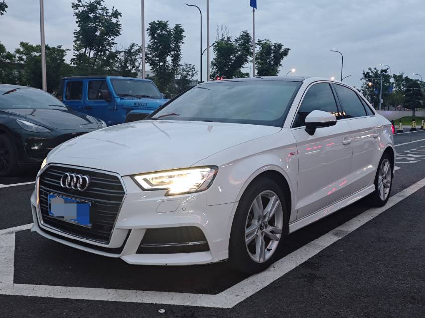 Audi A3 2018 car image 