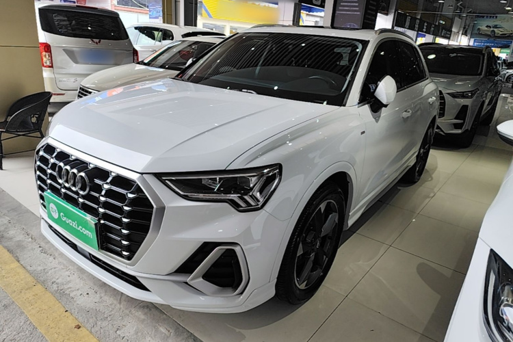 Audi Q3 2020 car image #2