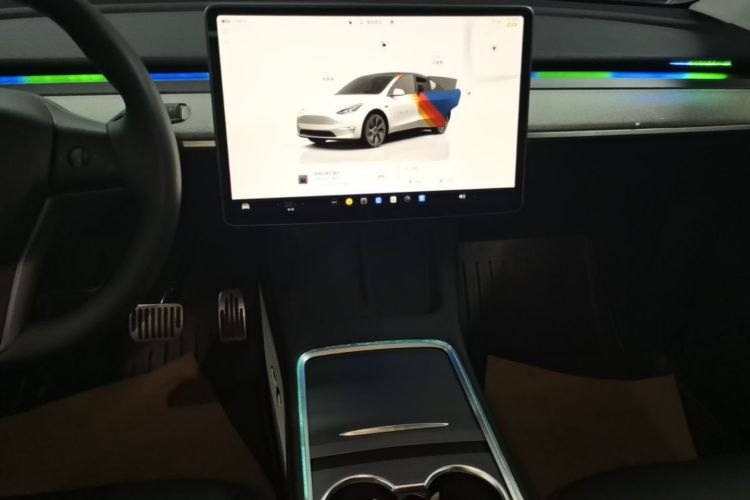 Tesla Model Y 2024 #13 Tesla Model Y 2024 car image #13