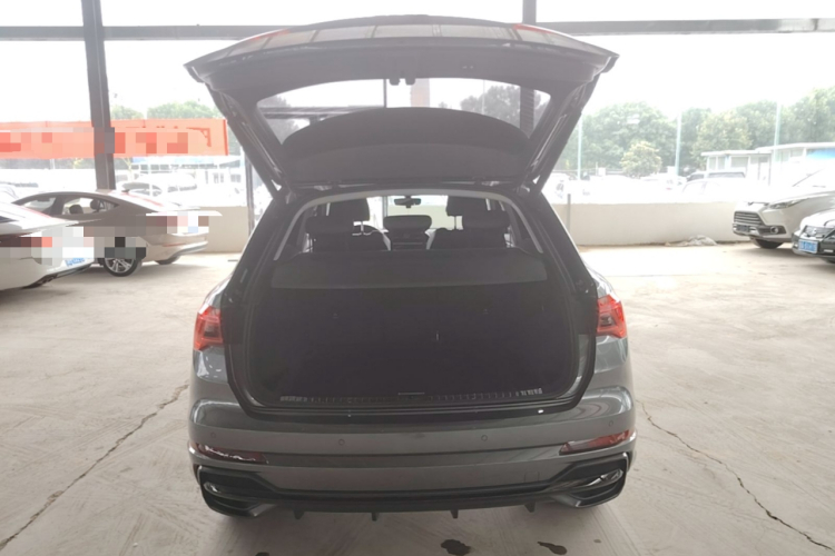 Audi Q3 2020 car image #19