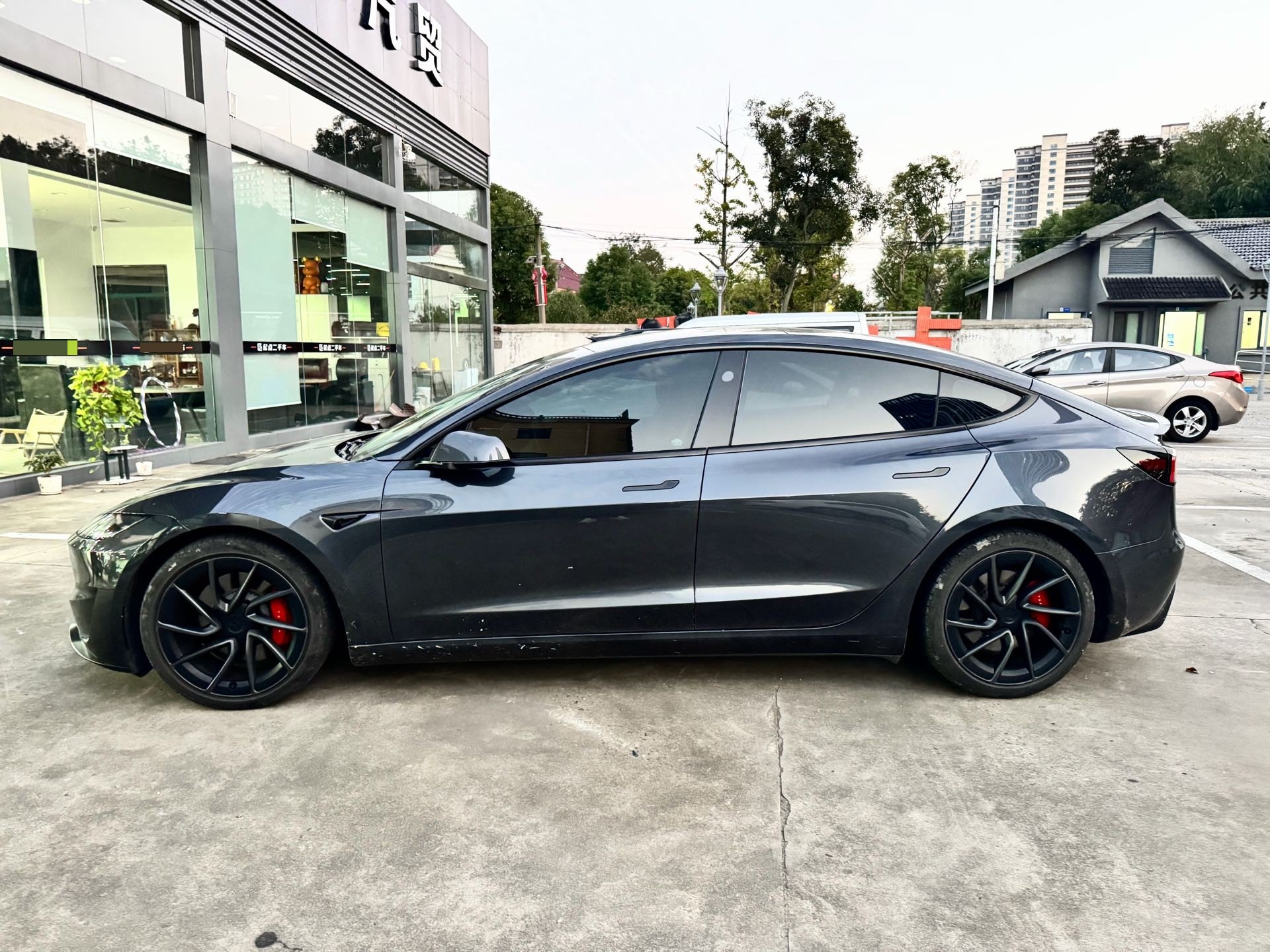Tesla Model 3 2024 صورة سيارة #3