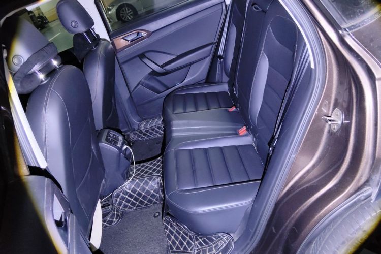 Volkswagen Tharu 2018 car image #14