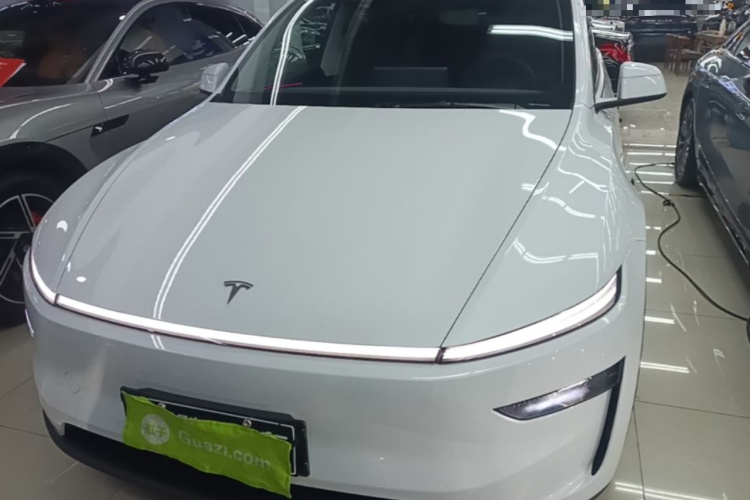 Tesla Model Y 2025 #3 Tesla Model Y 2025 car image #3
