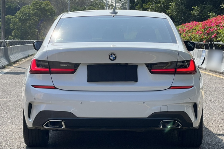 BMW 3 Series 2022 car image #11