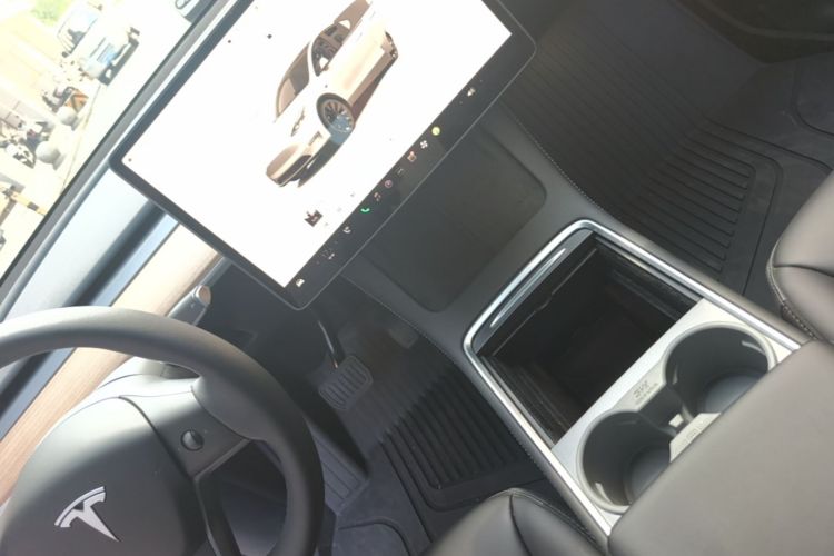 Tesla Model Y 2022 #18 Tesla Model Y 2022 car image #18