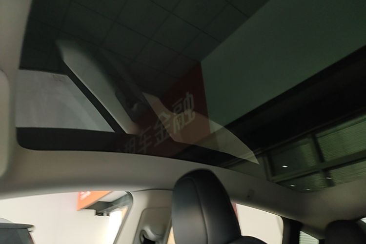 Tesla Model Y 2025 car image #18