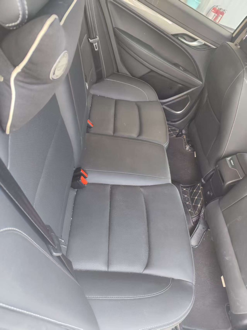 GEELY Emgrand 2019 صورة سيارة #4