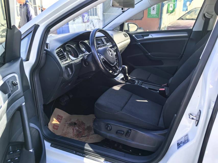 Volkswagen Golf 2020 car image #6