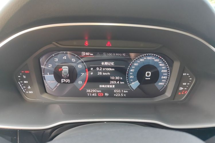 Audi Q3 2020 car image #12