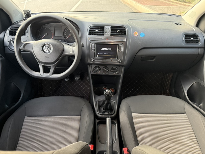 Volkswagen Polo 2014 car image #6